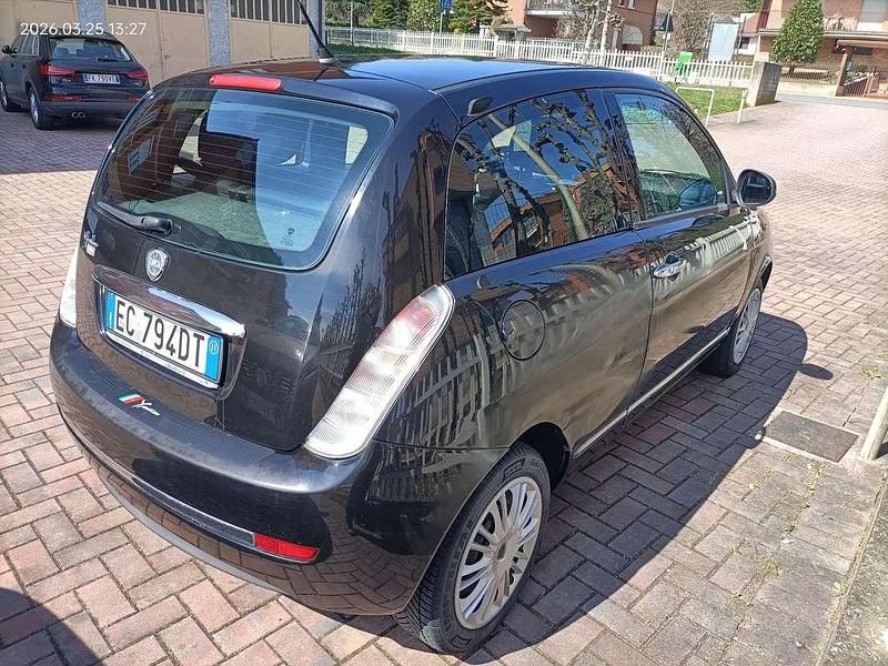 Usata Lancia Ypsilon 69 CV (50 kW) 2011 Nero Utilitaria