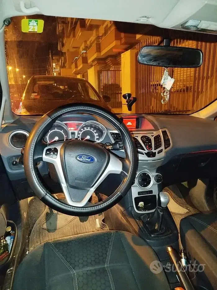Usata Ford Fiesta Titanium 68 CV (50 kW) 2011 Grigio Berlina