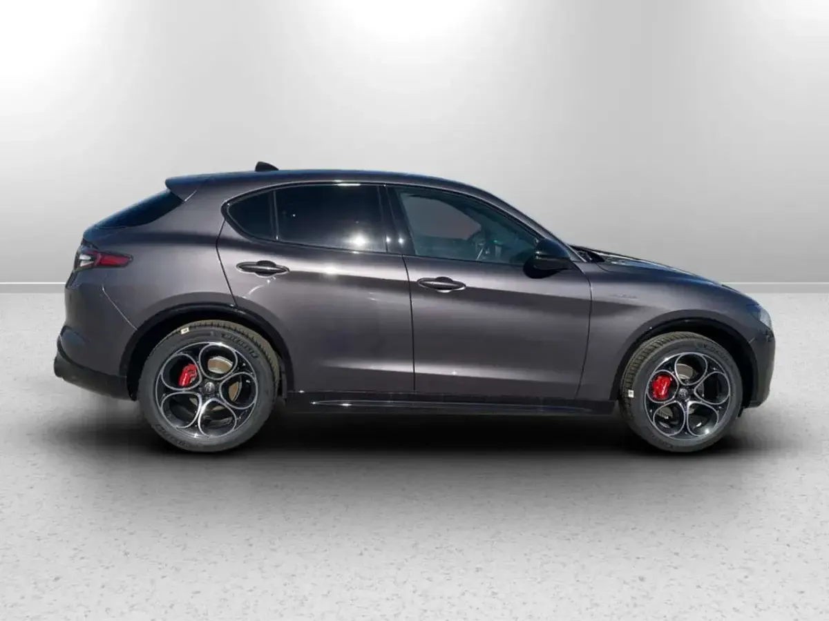 Nuova Alfa Romeo Stelvio Sprint 210 CV (154 kW) 2026 Grigio vesuvio SUV