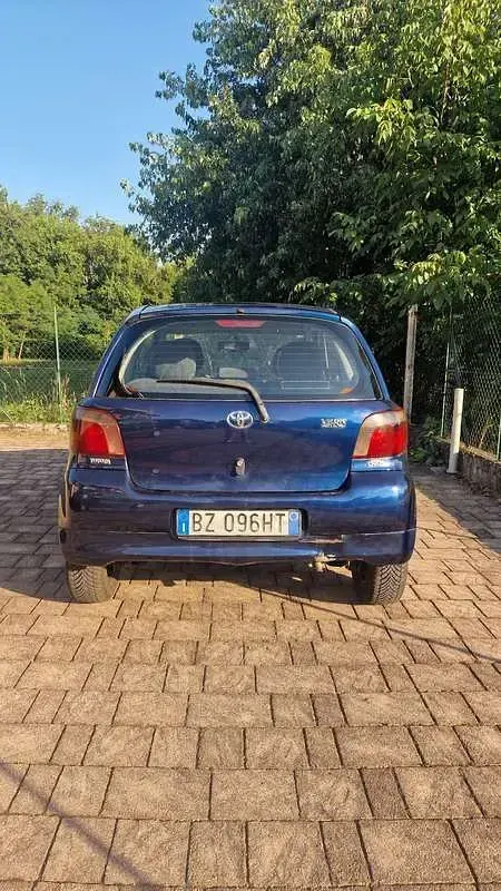 Usata Toyota Yaris 75 CV (55 kW) 2002 Bluazzurro Berlina