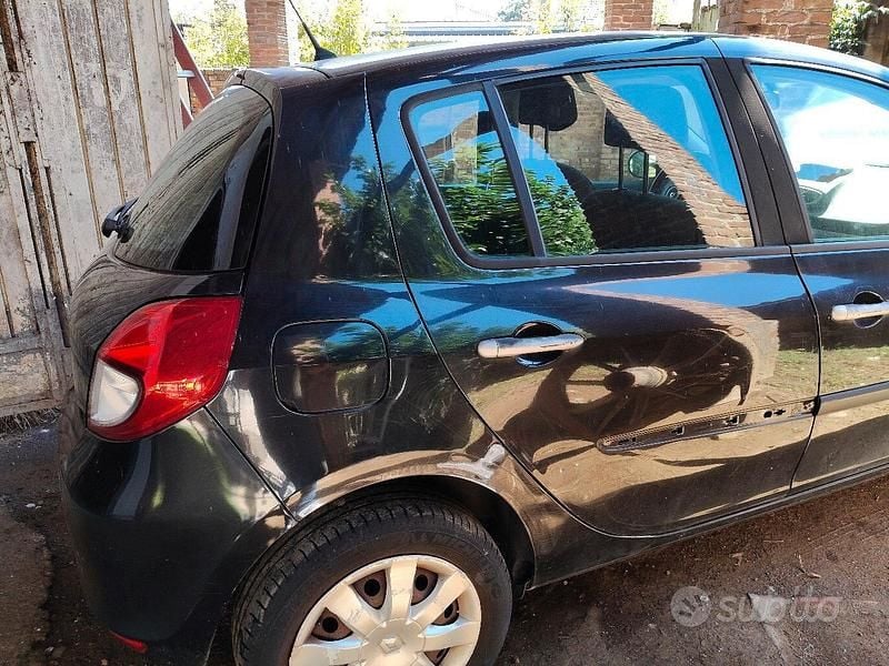 Usata Renault Clio II 48 CV (35 kW) 2010 Nero Utilitaria