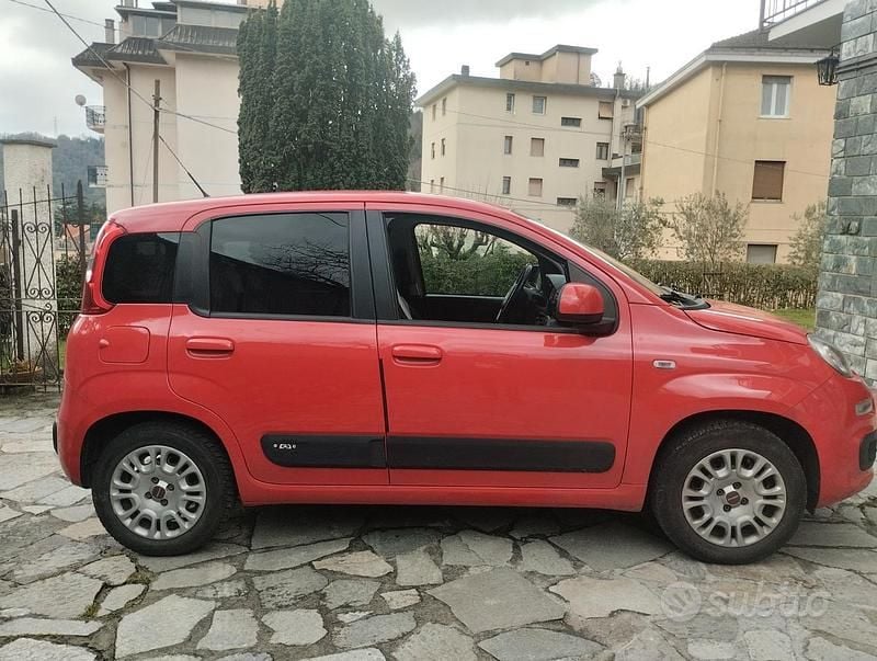 Usata Fiat Panda Lounge 2017 Rosso Utilitaria