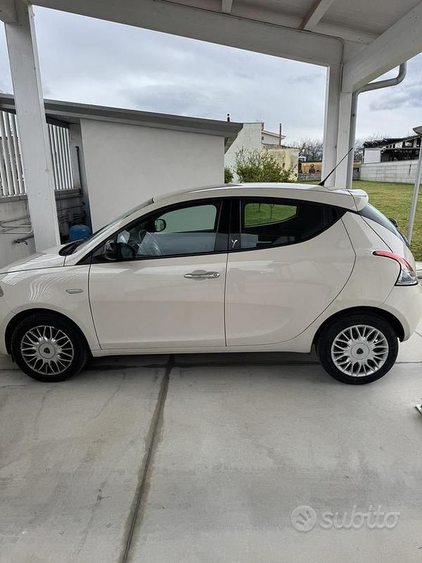 Usata Lancia Ypsilon 95 CV (69 kW) 2017 Utilitaria