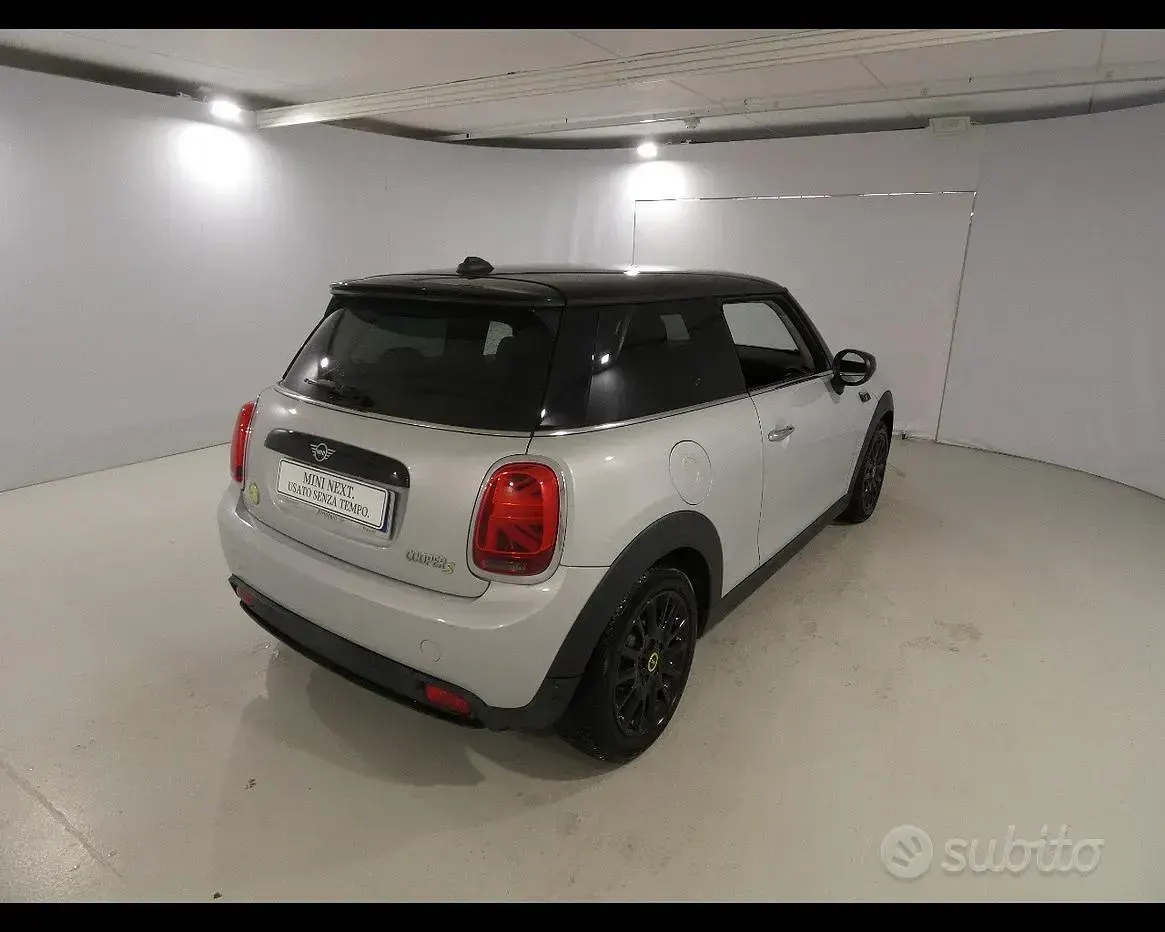 Usata Mini Cooper SE Classic 75 kW (102 CV) 2022 Bianco Utilitaria