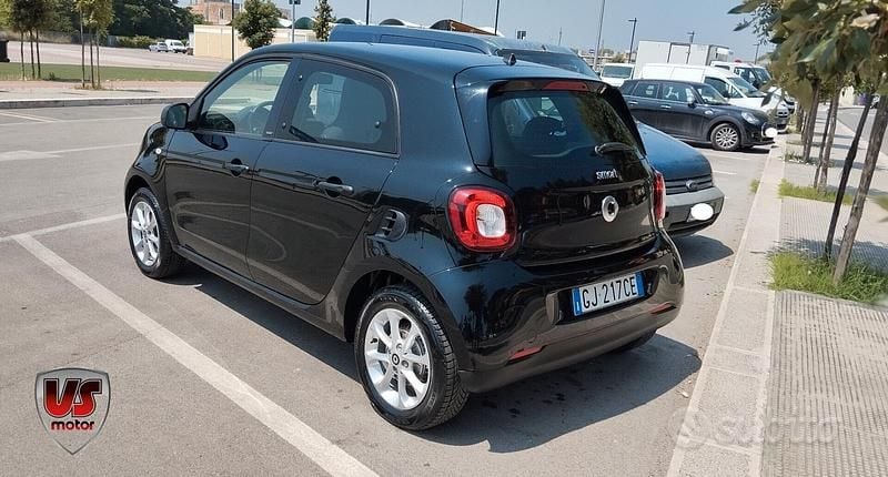 Usata Smart ForFour Prime 71 CV (52 kW) 2019 Nero Utilitaria