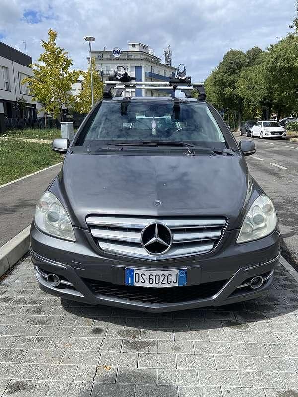 Usata Mercedes B200 140 CV (102 kW) 2008 Grigio Monovolume
