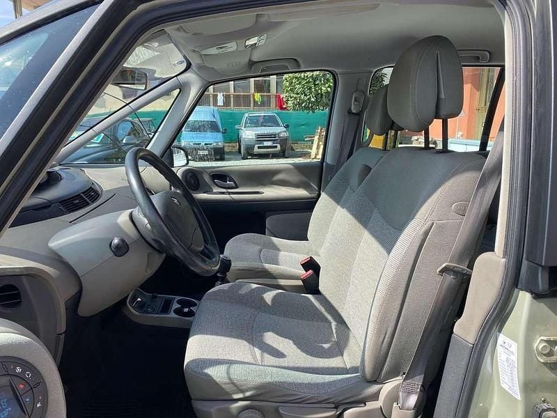 Usado Renault Espace Expression 120 CV (88 kW) 2005 Beige Monovolumen