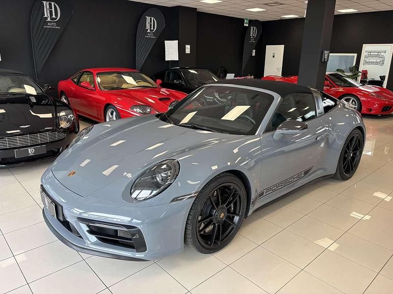 Usata Porsche 992 480 CV (353 kW) 2023 Grigio artico Coupé