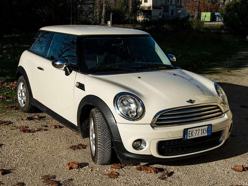 Usata Mini ONE 98 CV (72 kW) 2011 Beige Utilitaria