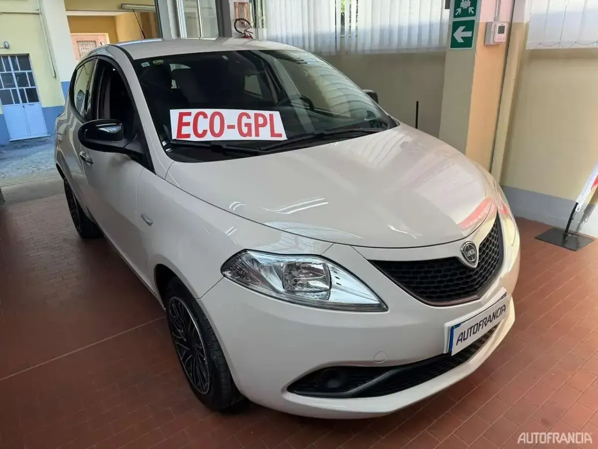 Usata Lancia Ypsilon Gold 68 CV (50 kW) 2020 Bianco Utilitaria