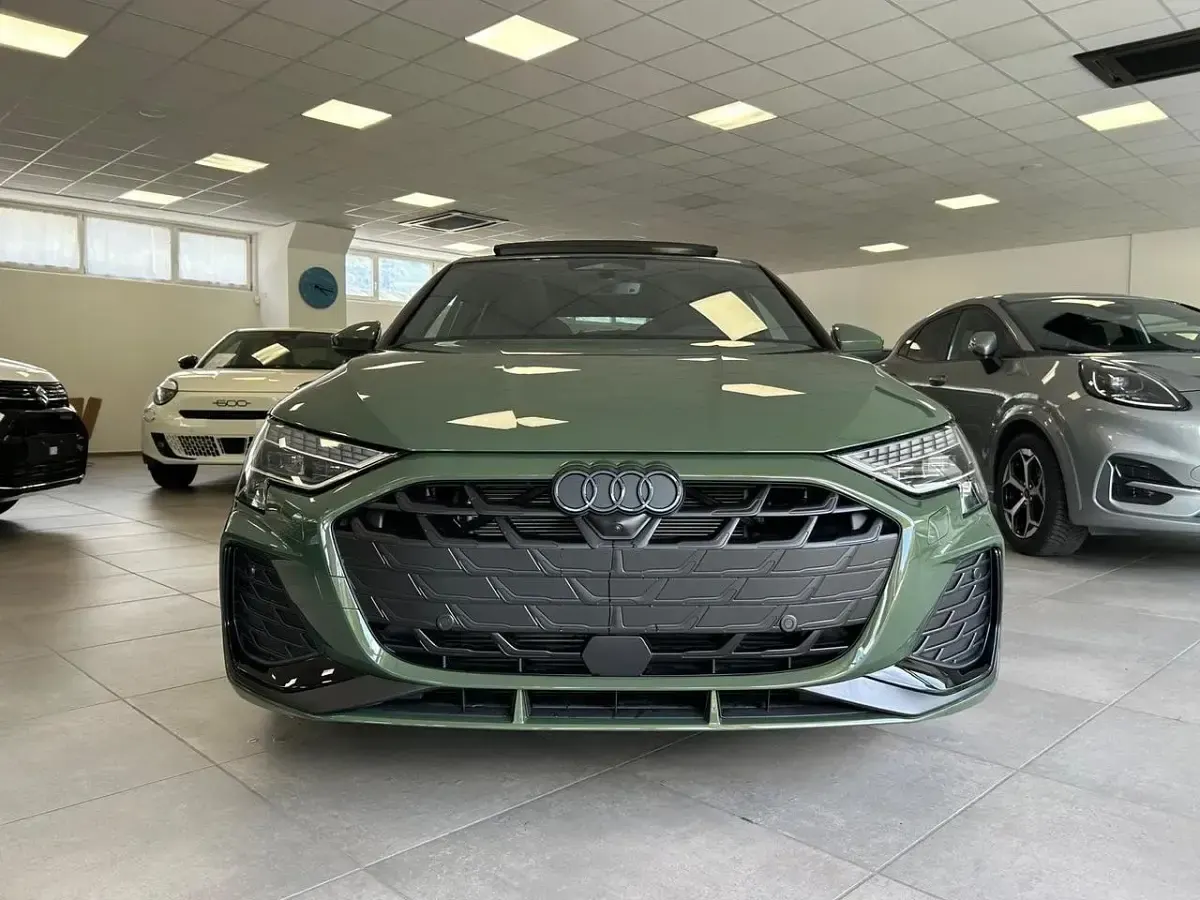 Nuova Audi A3 Ambiente 150 CV (110 kW) 2025 Verde Berlina