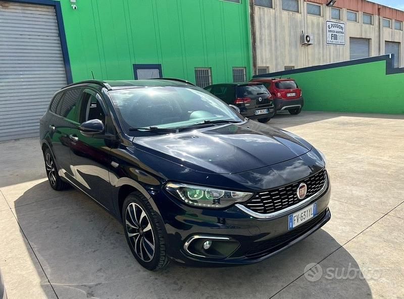 Usata Lancia Ypsilon 69 CV (50 kW) 2017 Rosso Utilitaria