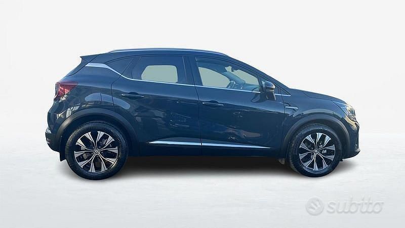Usata Renault Captur Techno 160 CV (117 kW) 2023 Blu scuro SUV
