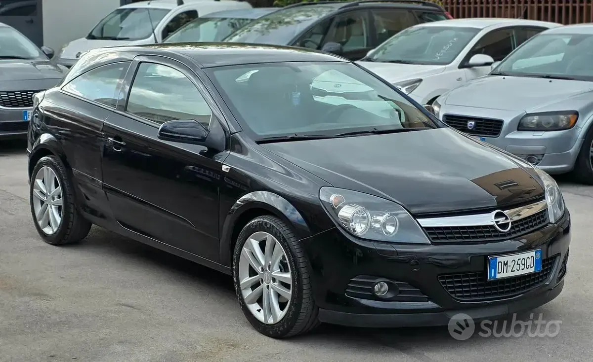 Usata Opel Astra GTC Cosmo 101 CV (74 kW) 2008 Nero Berlina