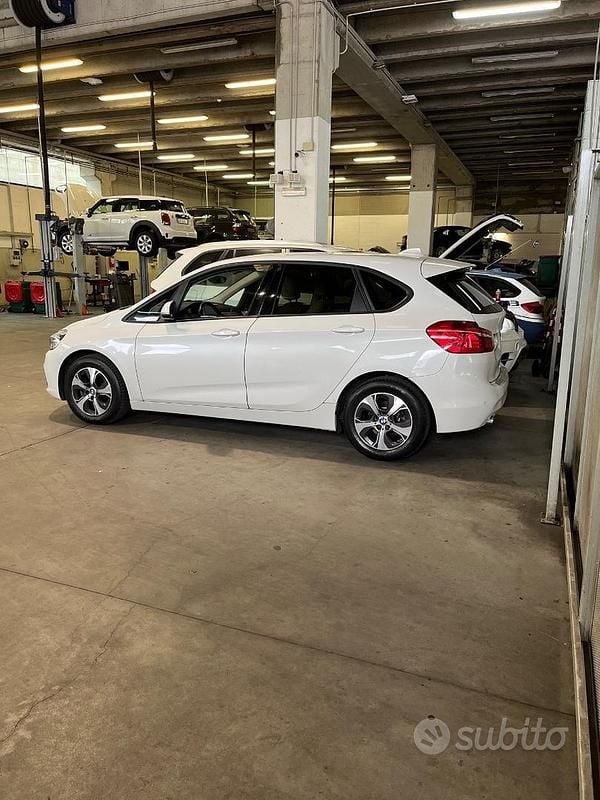 Usata BMW 216 Active Tourer Advantage 116 CV (85 kW) 2015 Bianco Monovolume
