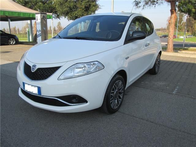 Lancia thesis bianca picture