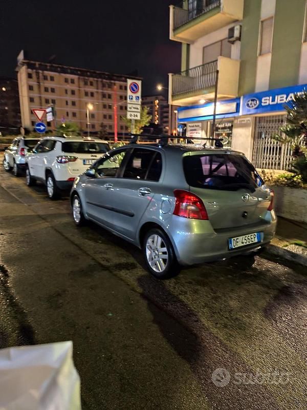 Usata Toyota Yaris 90 CV (66 kW) 2007 Grigio Utilitaria