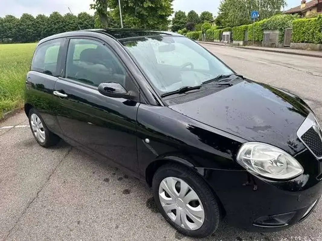 Usata Lancia Ypsilon 60 CV (44 kW) 1995 Nero Utilitaria