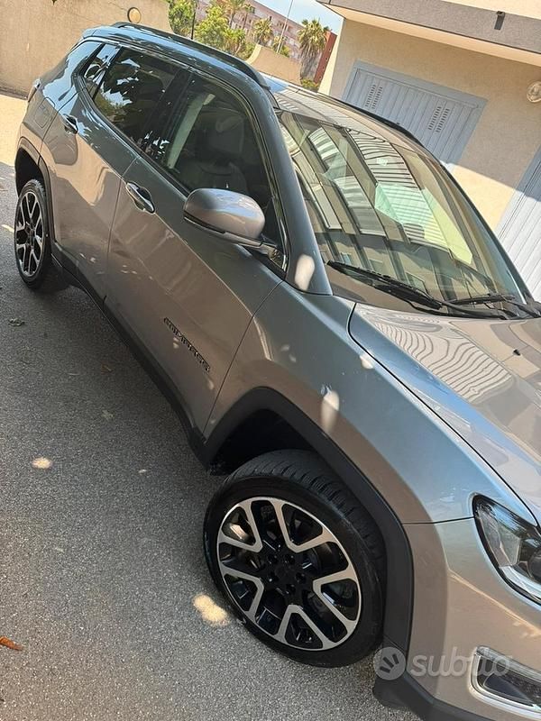 Usata Jeep Compass Limited 140 CV (102 kW) 2018 Grigio SUV