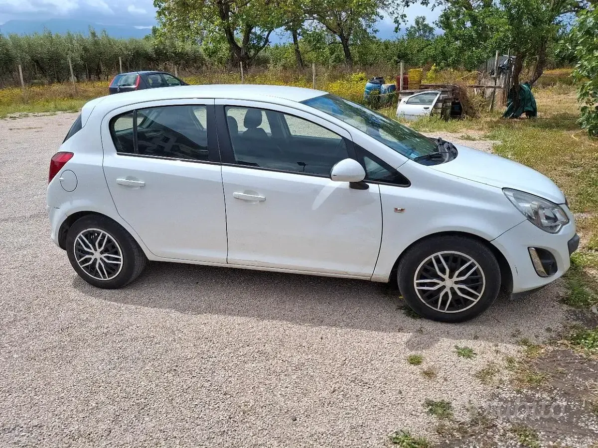 Usata Opel Corsa 85 CV (62 kW) 2013 Bianco Utilitaria