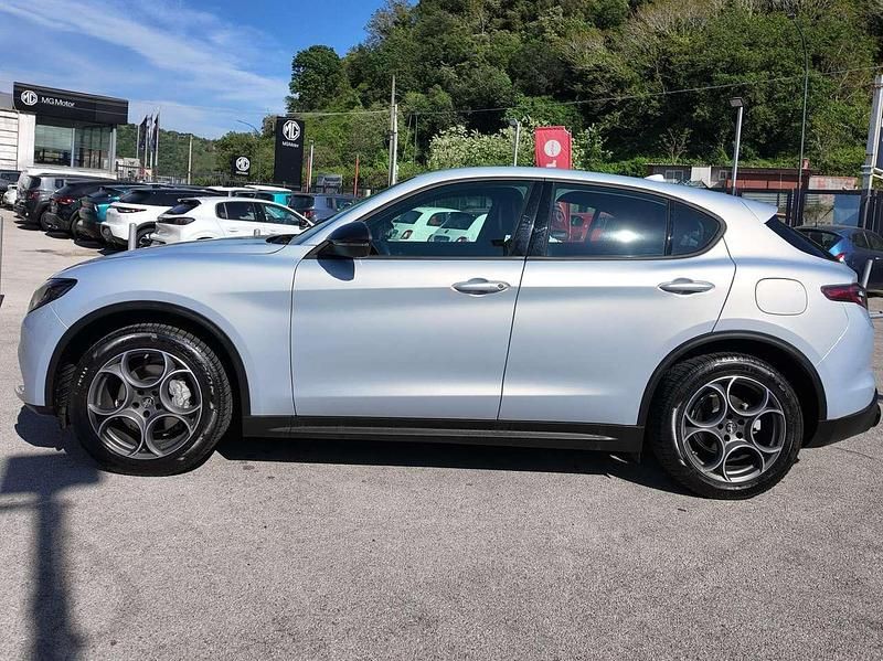 Usata Alfa Romeo Stelvio Sprint 209 CV (153 kW) 2023 Argento SUV