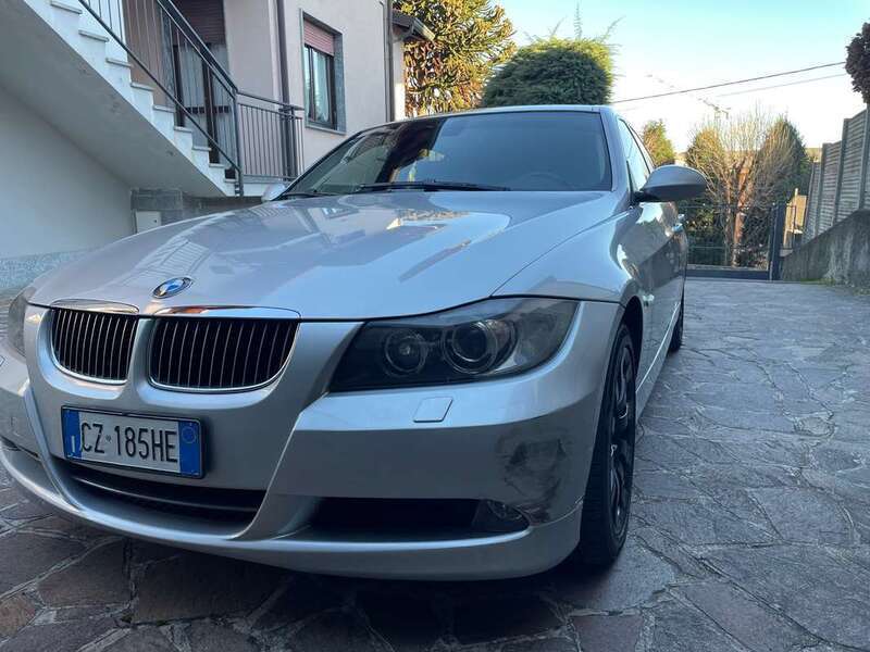 Usato 2006 BMW 330 3.0 Benzin 258 CV (7.400 €)