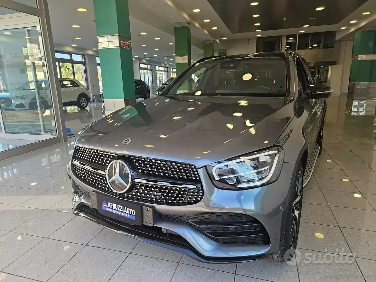 Usata Mercedes GLC300e Premium 194 CV (142 kW) 2022 Grigio SUV