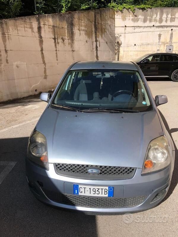 Usata Ford Fiesta 68 CV (50 kW) 2007 Blu Utilitaria