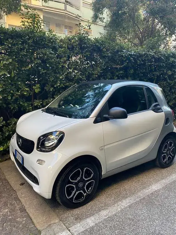 Usata Smart ForTwo Electric Drive Passion 41 kW (56 CV) 2019 Bianco Utilitaria