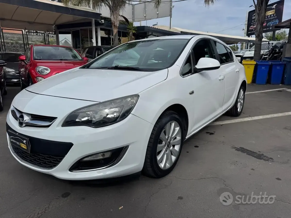 Usata Opel Astra Business 130 CV (95 kW) 2014 Bianco Berlina