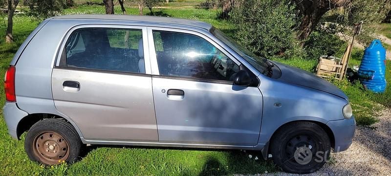 Usata Suzuki Alto 54 CV (39 kW) 2001 Grigio Utilitaria