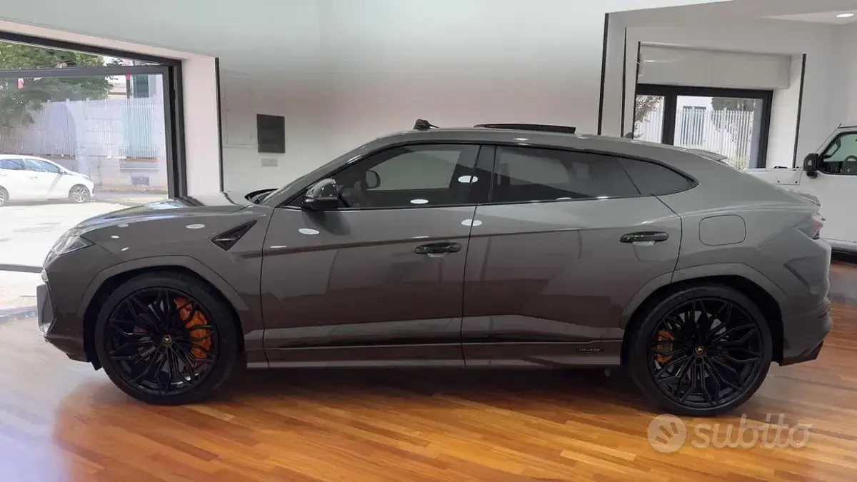 Usata Lamborghini Urus 799 CV (587 kW) 2025 Grigio scuro SUV
