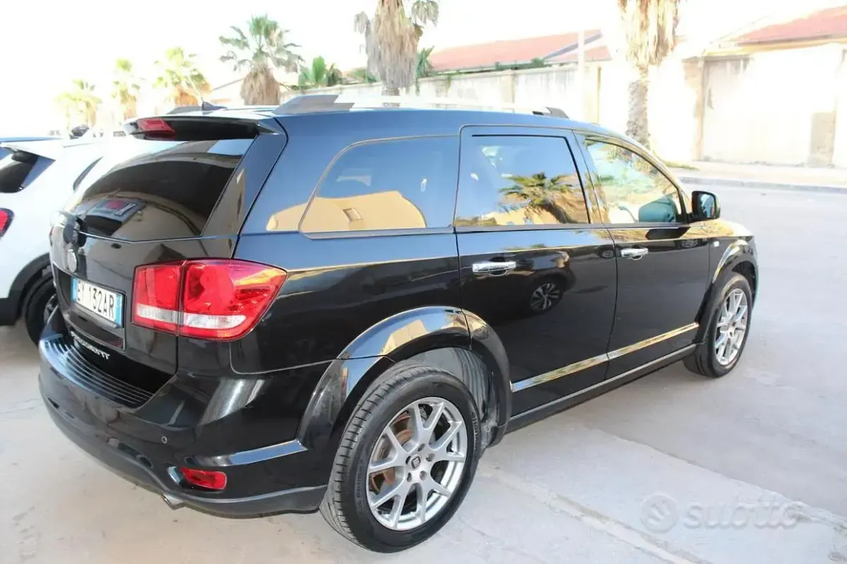 Usata Fiat Freemont Lounge 140 CV (102 kW) 2015 Nero SUV