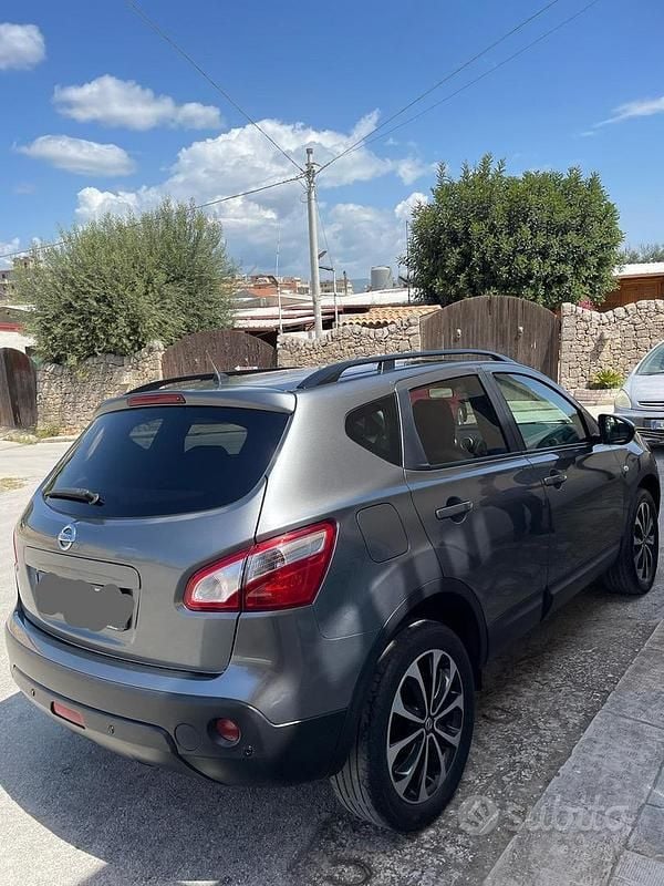 Usata Nissan Qashqai 131 CV (96 kW) 2015 Grigio SUV
