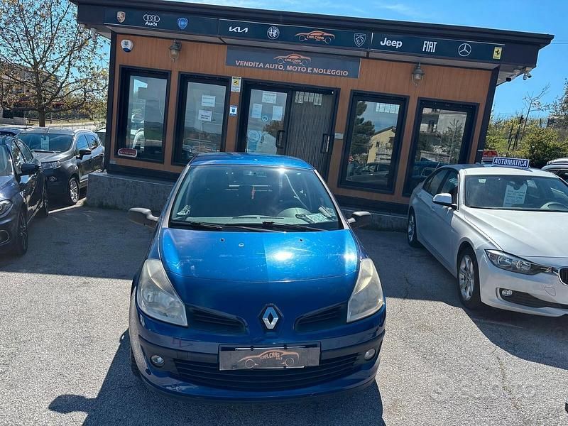 Usata Renault Clio II Dynamique 75 CV (55 kW) 2007 Blu Berlina