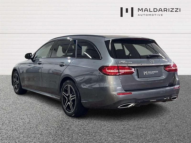 Usata Mercedes E300 Premium 194 CV (142 kW) 2022 Argento selenite Station wagon