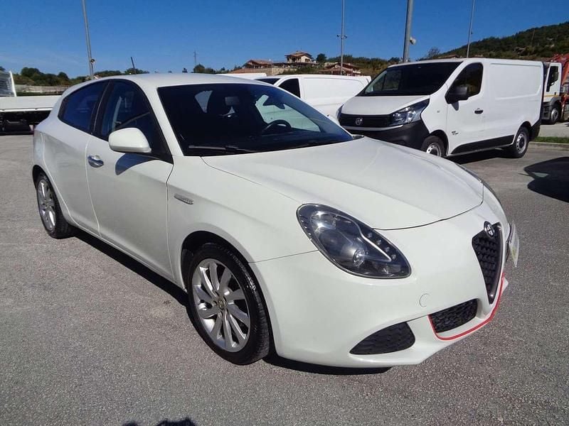 Bianco Usata 2015 Alfa Romeo Giulietta Business Due volumi | 7799 € (Buon prezzo) - Immagine 1/4