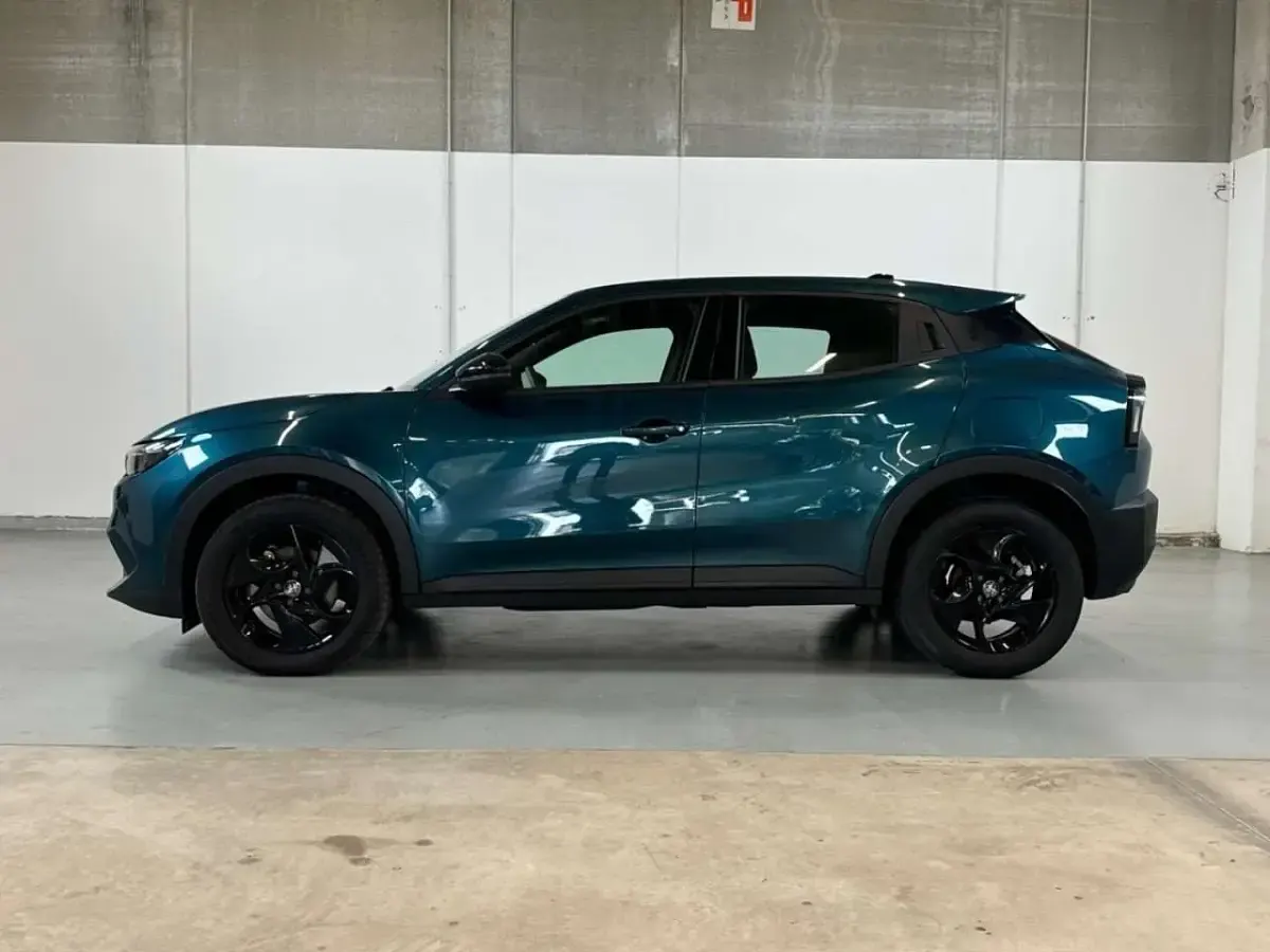 Usata Alfa Romeo Junior 145 CV (106 kW) 2025 Blu/azzurro SUV