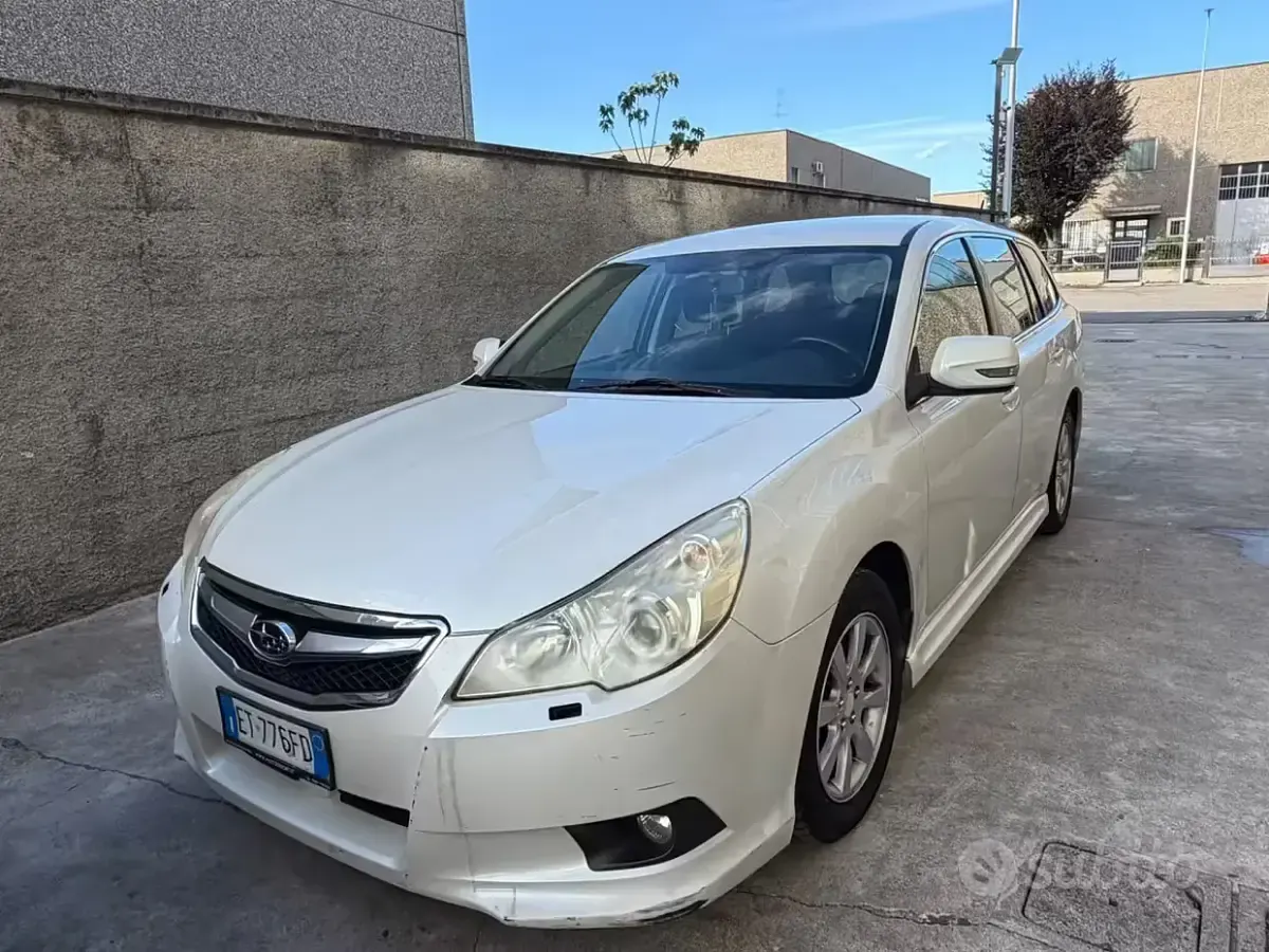 Usata Subaru Legacy 150 CV (110 kW) 2013 Bianco Station wagon