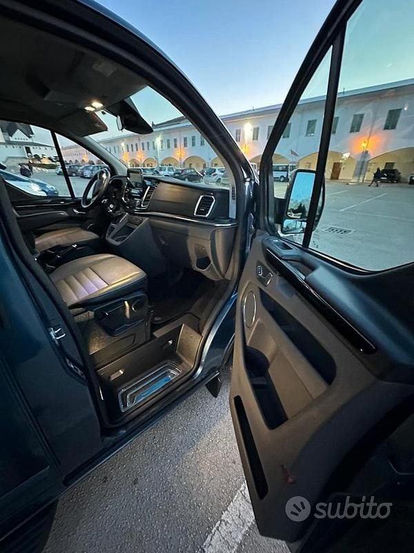 Usata Ford Tourneo Custom S 185 CV (136 kW) 2021 Blu Furgone