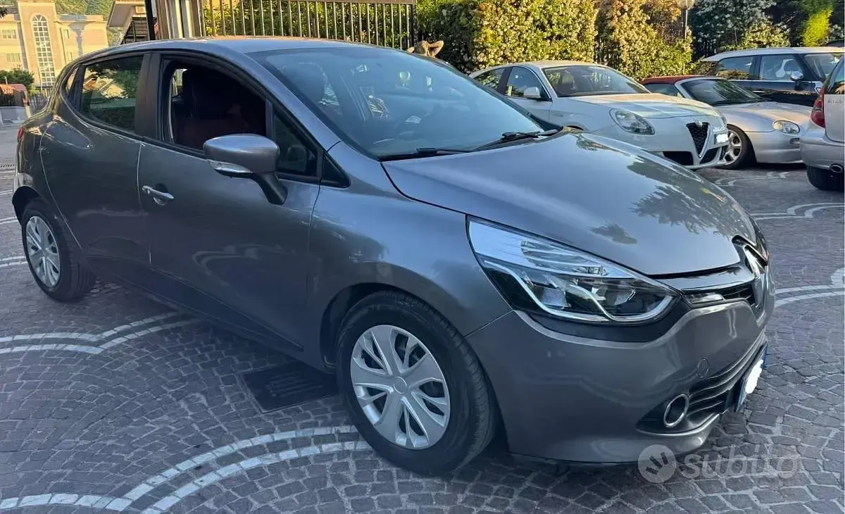 Usata Renault Clio IV Intens 73 CV (53 kW) 2016 Grigio Berlina