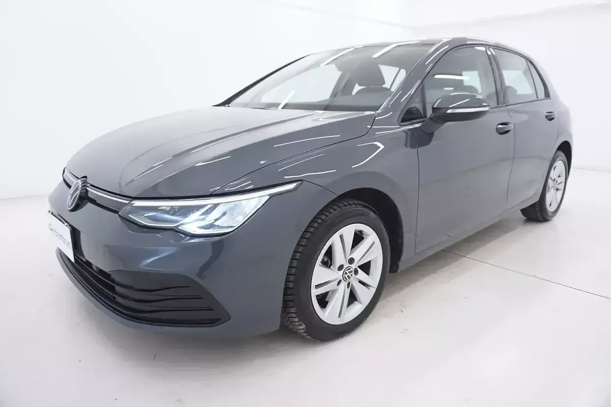 Usata VW Golf VIII Life 116 CV (85 kW) 2022 Grigiogrigio Berlina