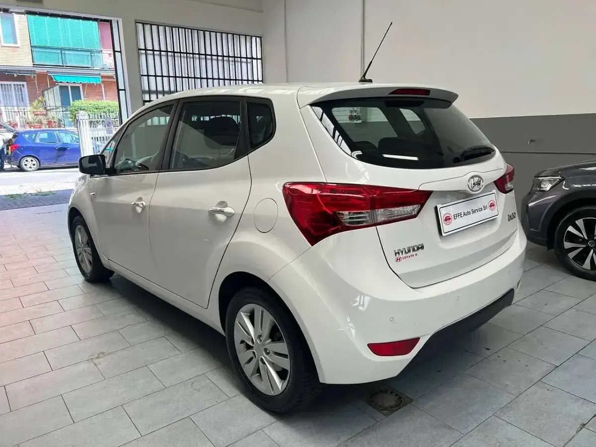 Usata Hyundai ix20 Comfort 90 CV (66 kW) 2013 Bianco Utilitaria