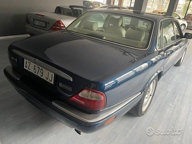 Usata Jaguar XJ Sovereign 300 CV (220 kW) 1997 Blu Berlina
