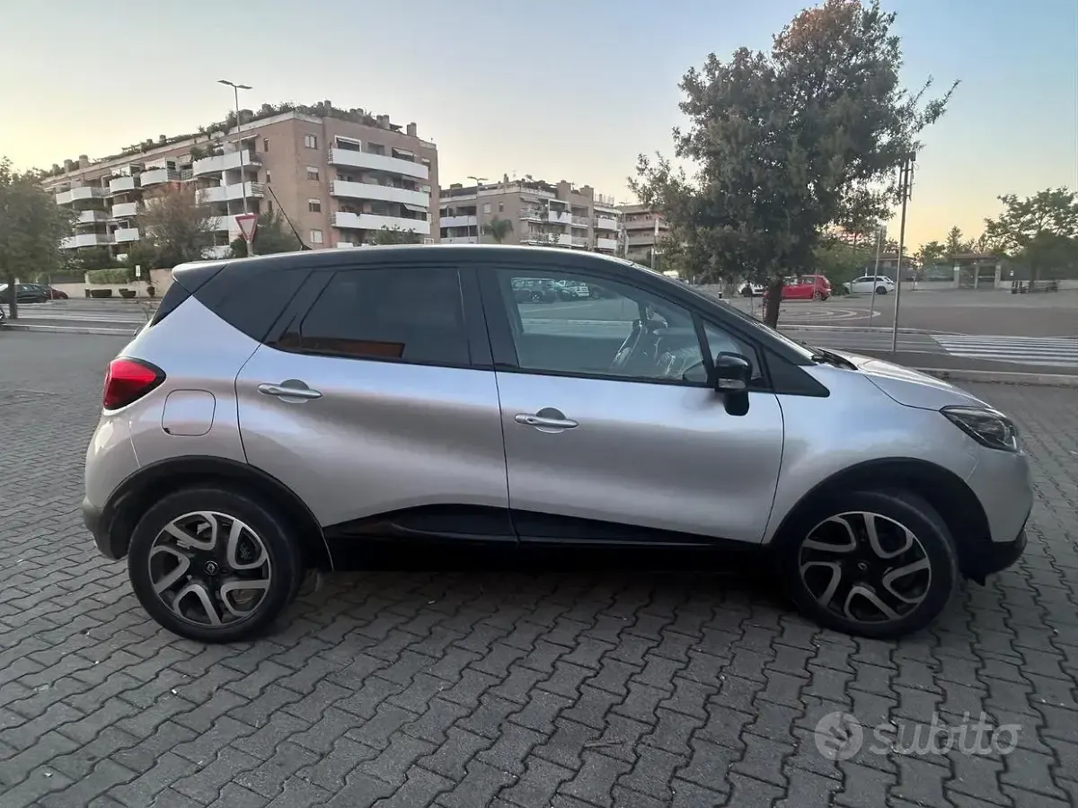 Usata Renault Captur 90 CV (66 kW) 2017 Grigio SUV