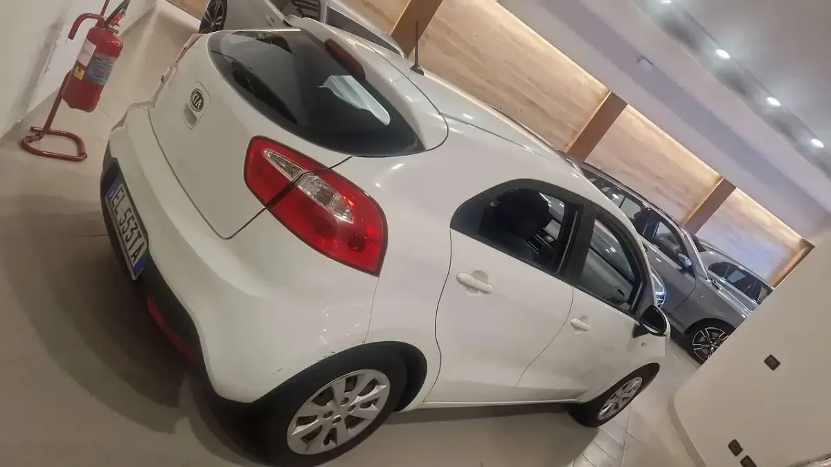 Usata Kia Rio 86 CV (63 kW) 2011 Bianco Berlina