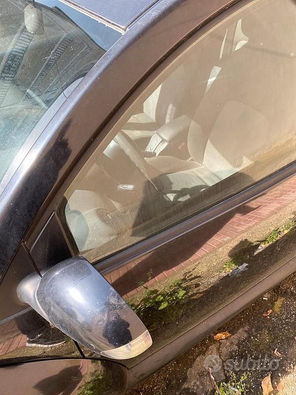 Usata VW New Beetle 105 CV (77 kW) 2007 Nero Utilitaria