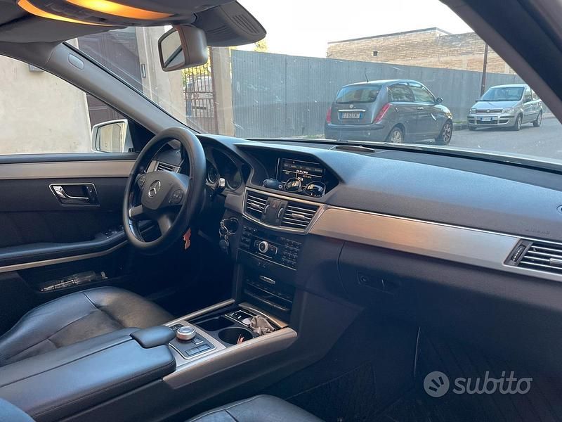 Usata Mercedes E350 272 CV (200 kW) 2011 Grigio Berlina