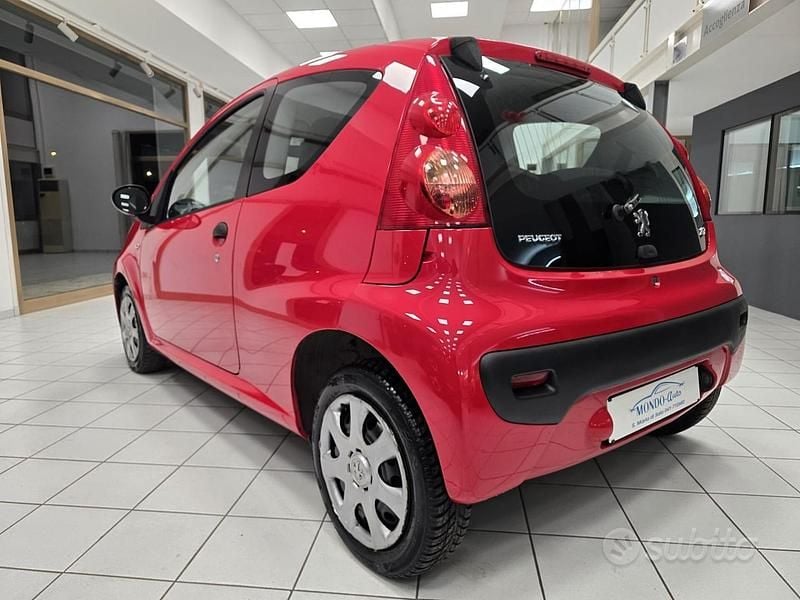 Usata Peugeot 107 68 CV (50 kW) 2010 Rosso Utilitaria