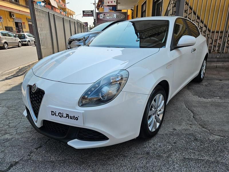 Bianco Usata 2017 Alfa Romeo Giulietta Super Due volumi | 11.000 € (Buon prezzo) - Immagine 1/4